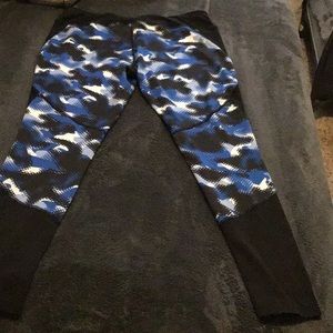 NWOT Avia | LeggingsMesh calf that are breathable.